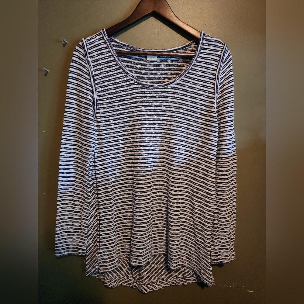 Lucy & Laurel Navy and White Striped Long Sleeve Tee Size Medium Womens